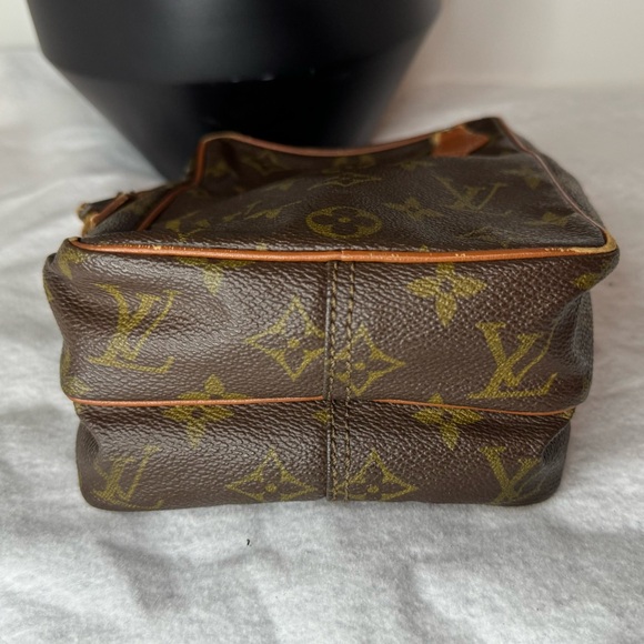 Louis Vuitton Mini Amazon Monogram Bag - Picture 11 of 14